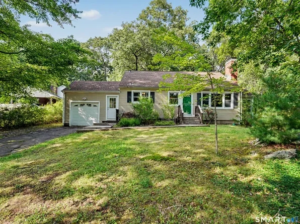 17 North Forest Circle, West Haven, CT 06516