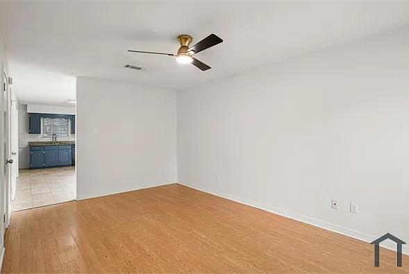 981 Dickenson Ave — Photo 7