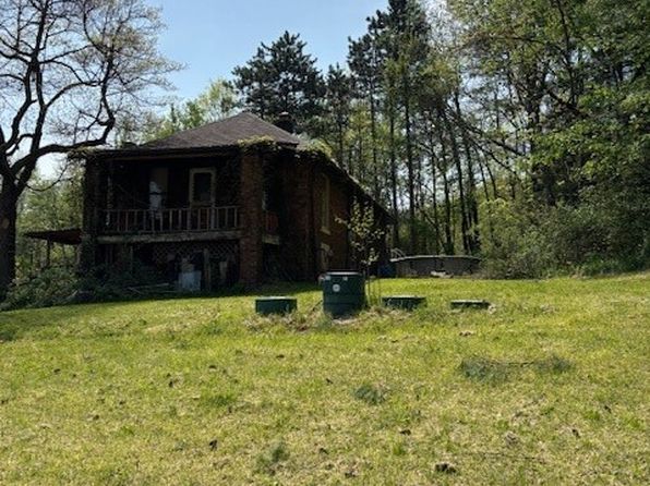 4618 Belden Dr SE, Uhrichsville, OH 44683