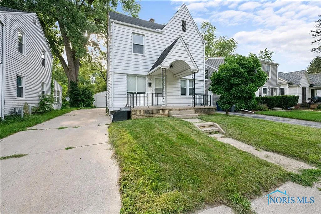 1838 Evansdale Ave photo 1