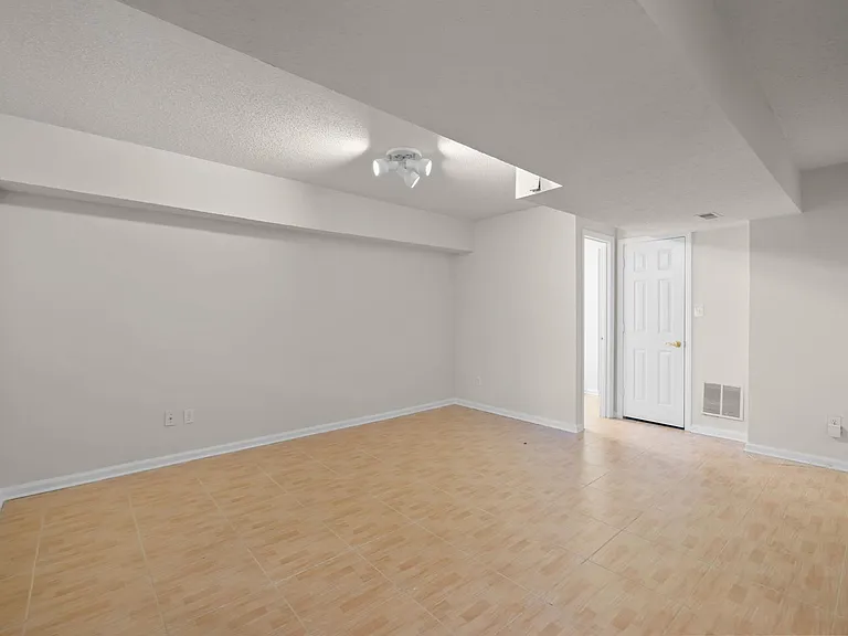 9024 Saint Thomas Ln — Photo 22
