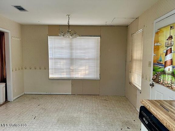3rd image of 101 Greenwood Dr