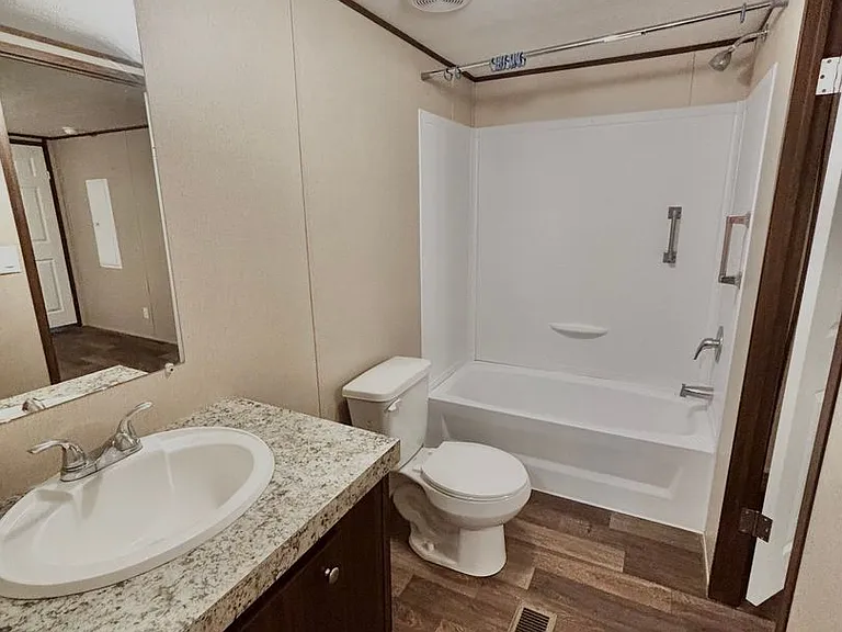 300 Cherokee Ln — Photo 3