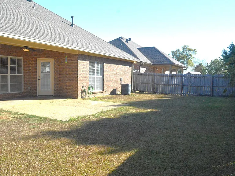 644 Huntington Dr — Photo 40