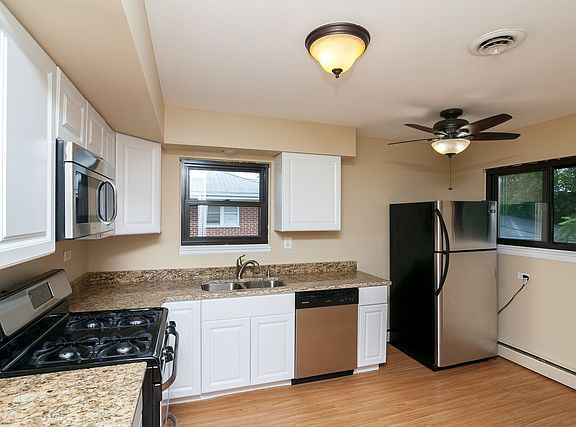 2nd image of 25 Wellington Ave APT 2