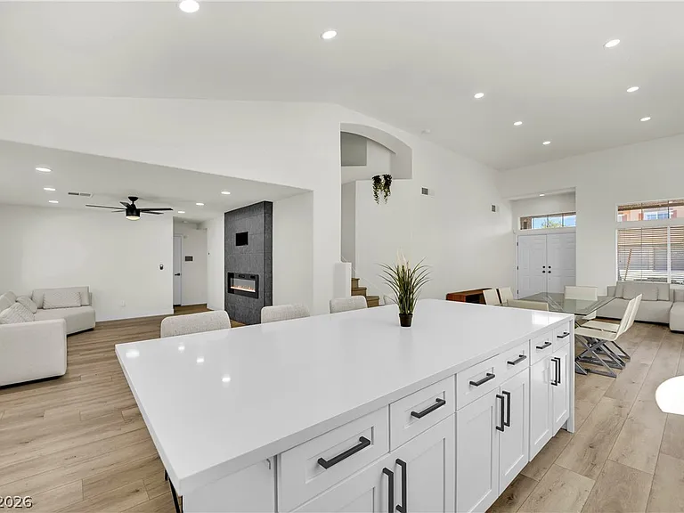 2560 Sundew Ave — Photo 35