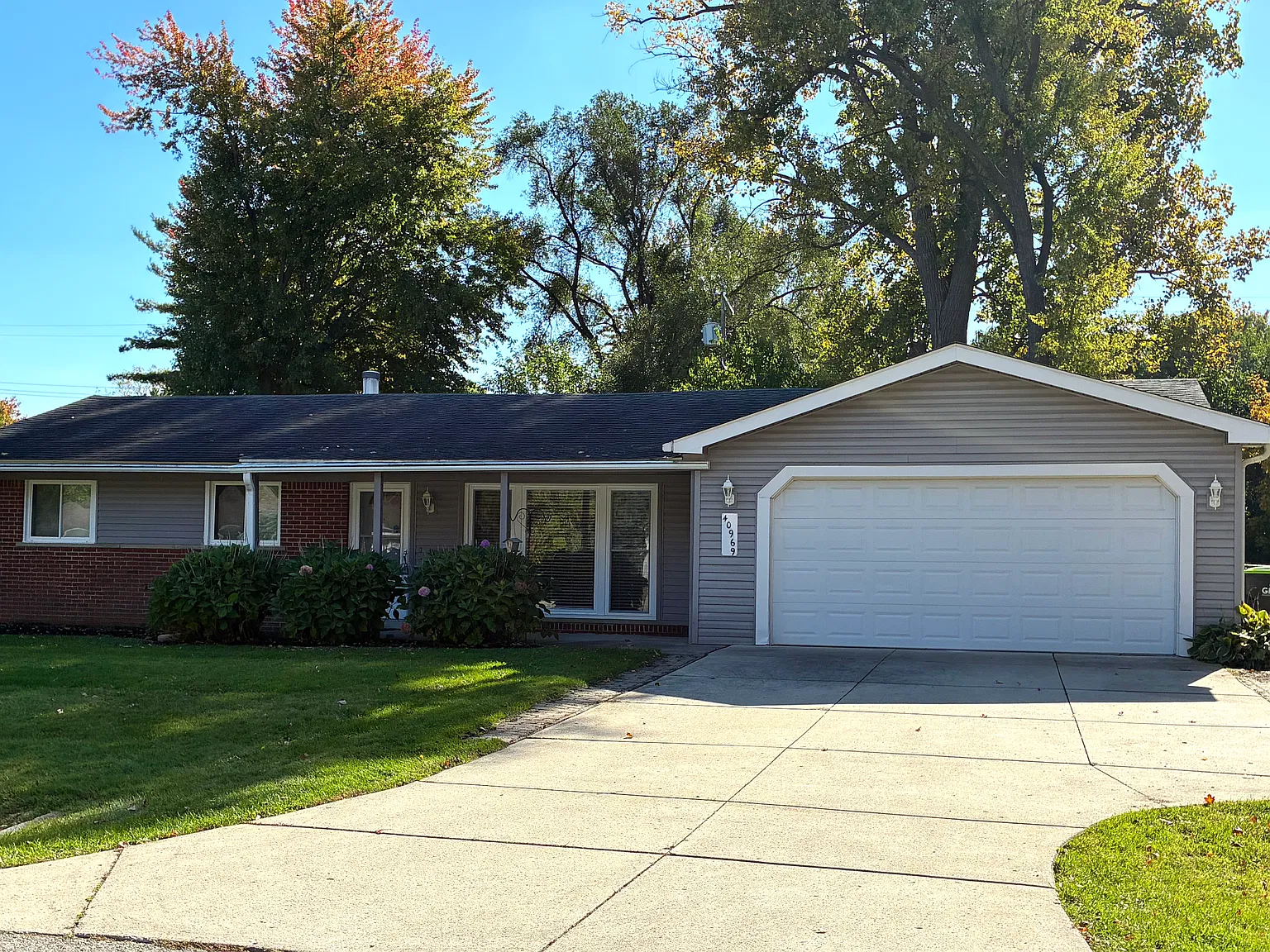 3 bed, 1418 sqft, $2,550 — Photo 1