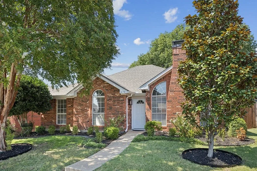 3 bed, 2.0 bath, 1530 sqft, $4,000 — Photo 2