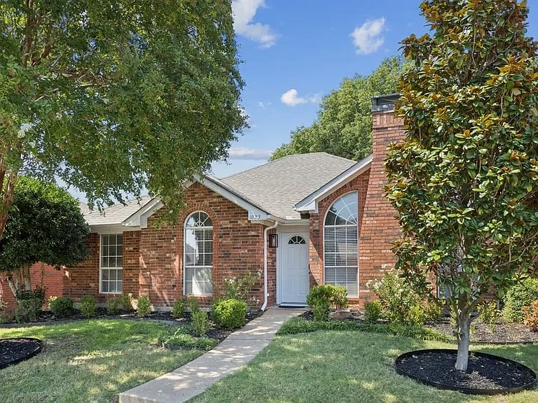 1823 Dew Valley Dr — Photo 2