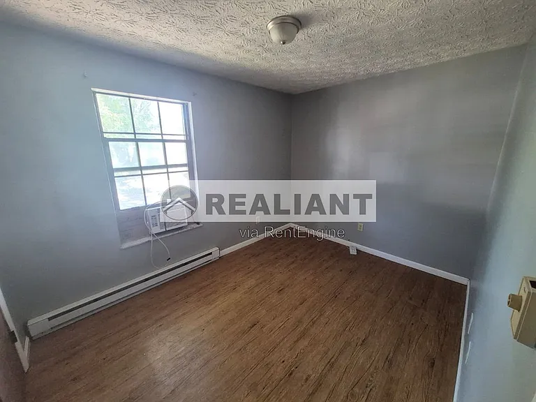 105 Williams St #3 — Photo 6
