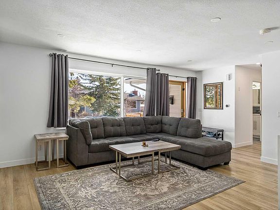 5th image of 119 E Silvercreek Clos NW