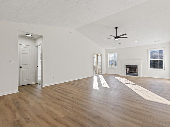 4th image of 268 Deerfield Ln