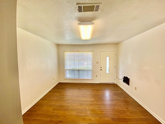 4th image of 2033 Loyd St