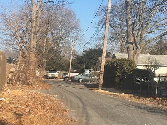 5th image of 165 Carroll Ave