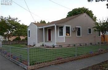 1st image of 2855 Marin St