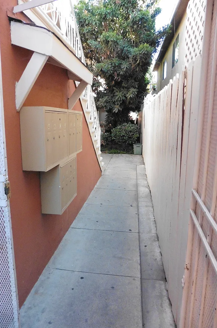 718 — Photo 4
