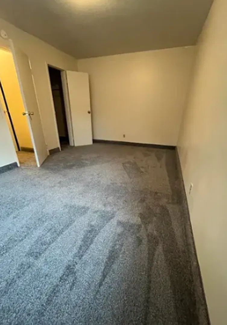 1-2 bedroom units on West 9th Street — Photo 4
