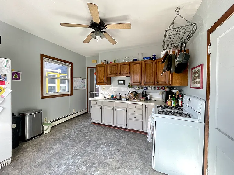 2080 Roblyn Ave — Photo 10