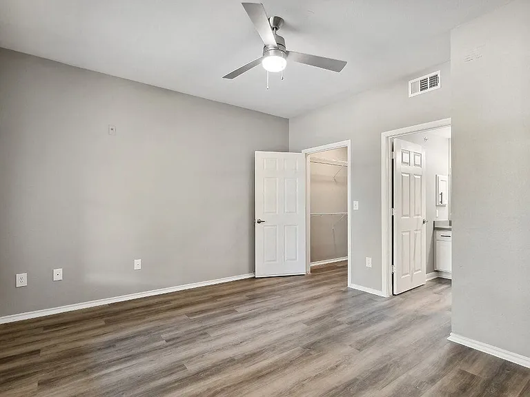 The Sorento Apartments — Photo 9