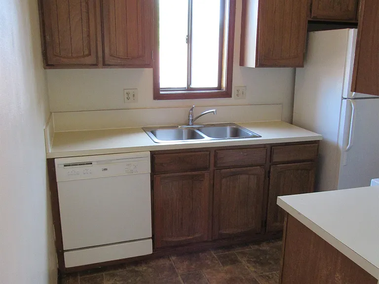 1428 E Beloit Ave — Photo 6