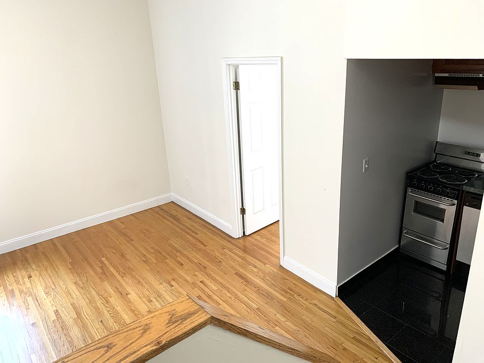 1st image of 460 W 50th St APT 1B