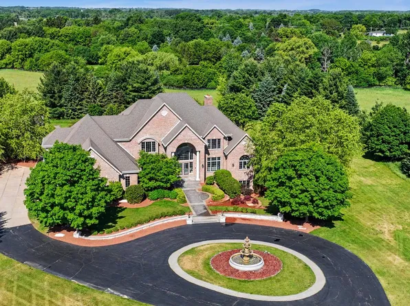 3277 N Canterbury LANE, Oconomowoc, WI 53066