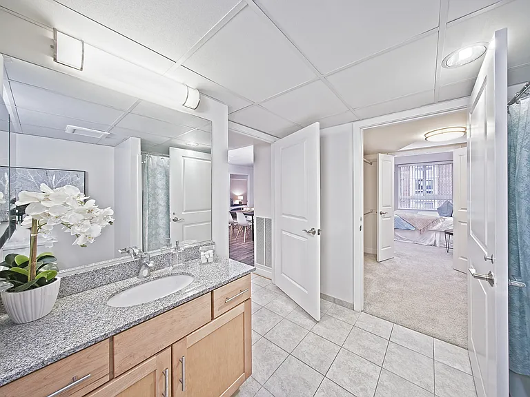 04_FirstBath_ThomasCourt