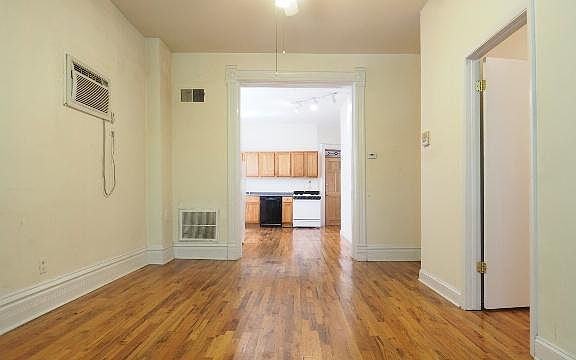 2nd image of 2138 N Sheffield Ave APT 2F