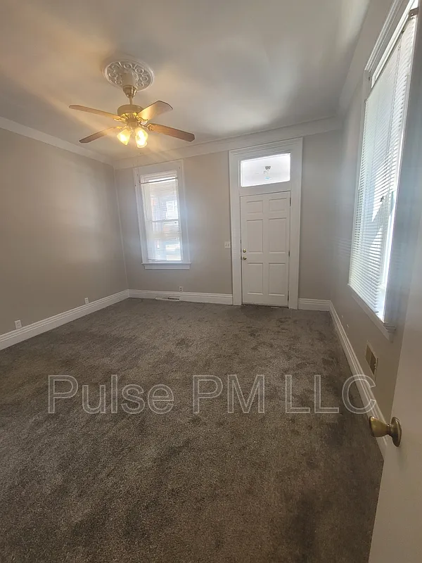 2 bed, 1.0 bath, 750 sqft, $1,350 — Photo 3