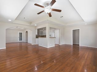 9638 Pine Lake Dr, Houston, TX 77055