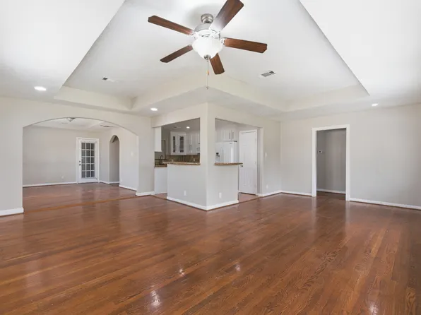 9638 Pine Lake Dr, Houston, TX 77055