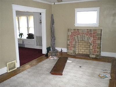4th image of 1053 W 11th St