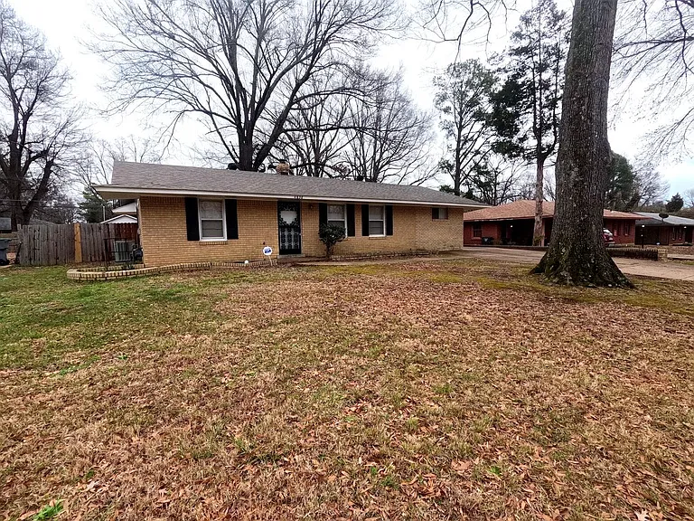 4898 Dianne Dr — Photo 2