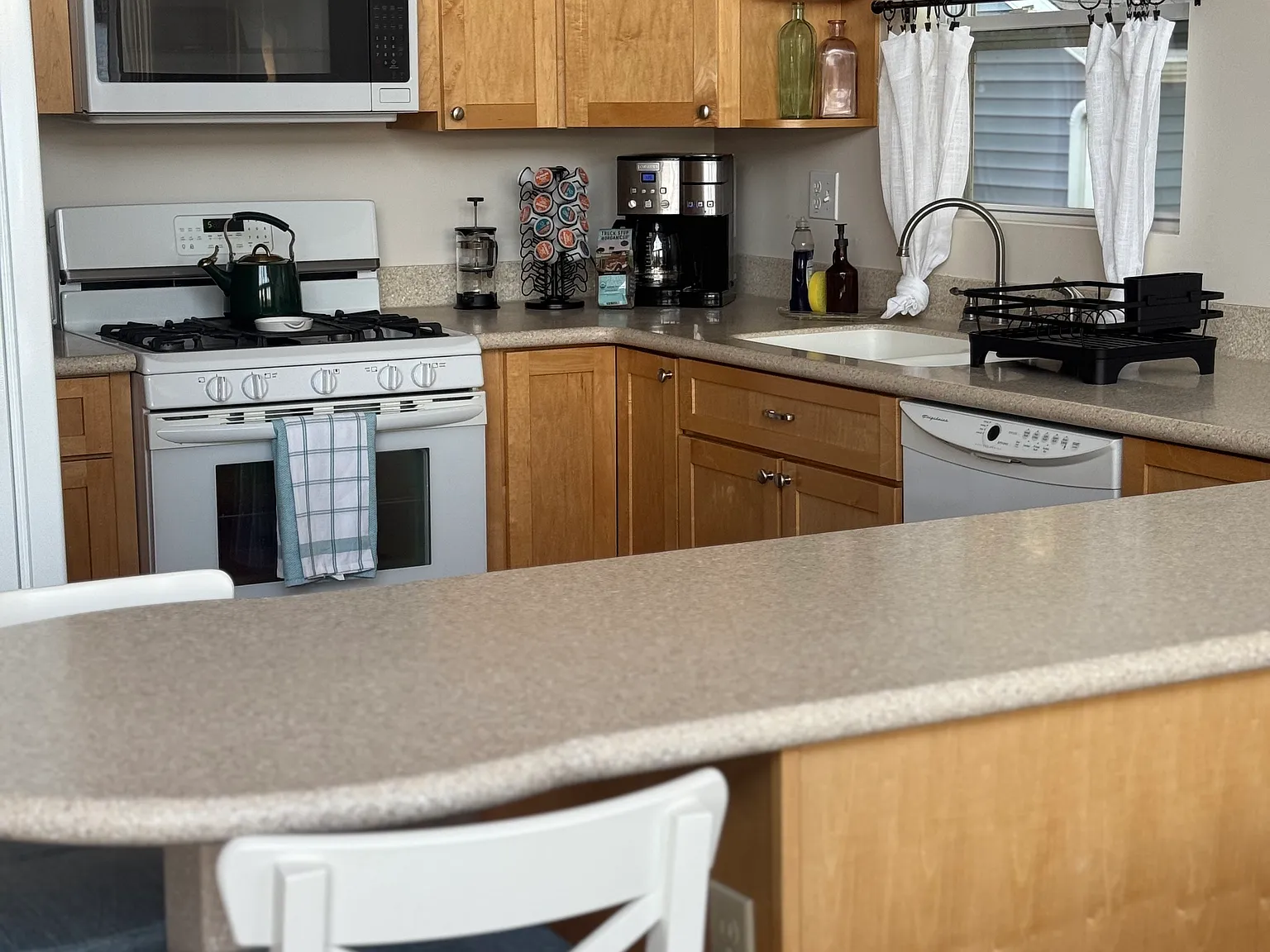 3 bed, 2144 sqft, $2,500 — Photo 3