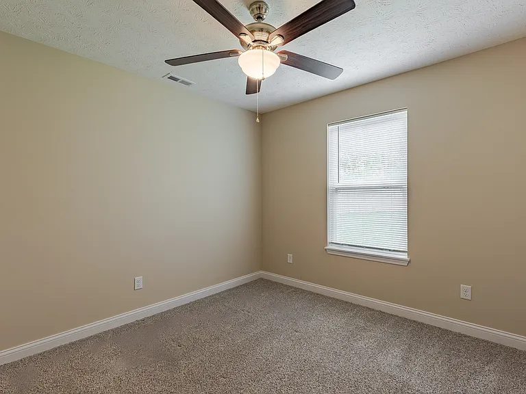 305 Breckinridge Cir — Photo 43