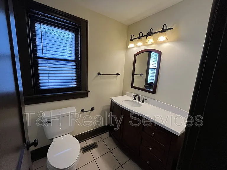 932 E Morris St — Photo 20