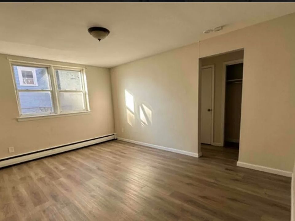 2nd image of 9 Smith St Floor 2