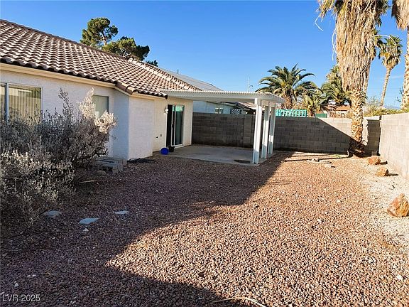 5th image of 118 Queenswreath Dr