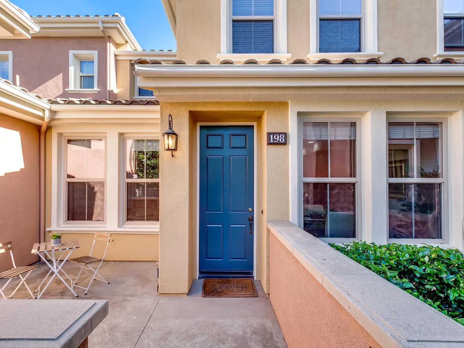 2 bed, 2.5 bath, 1364 sqft, $4,100 — Photo 2