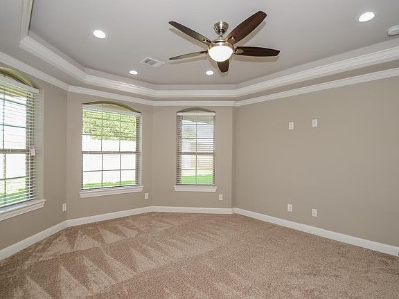 4th image of 2606 Pointe Ln