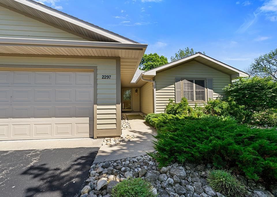 1st image of 2297 Somerset Dr