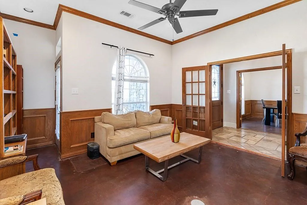 4 bed, 4.5 bath, 4200 sqft, $6,500 — Photo 3
