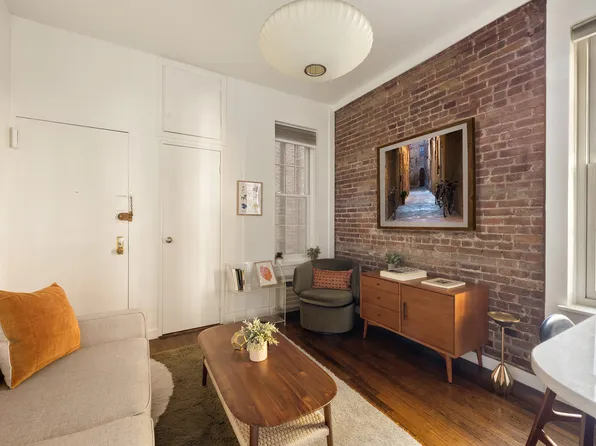 345 West 21st Street image 3 of 7