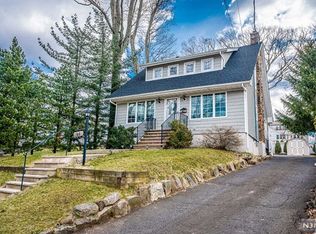 60 Ferndale Rd, North Caldwell, NJ 07006