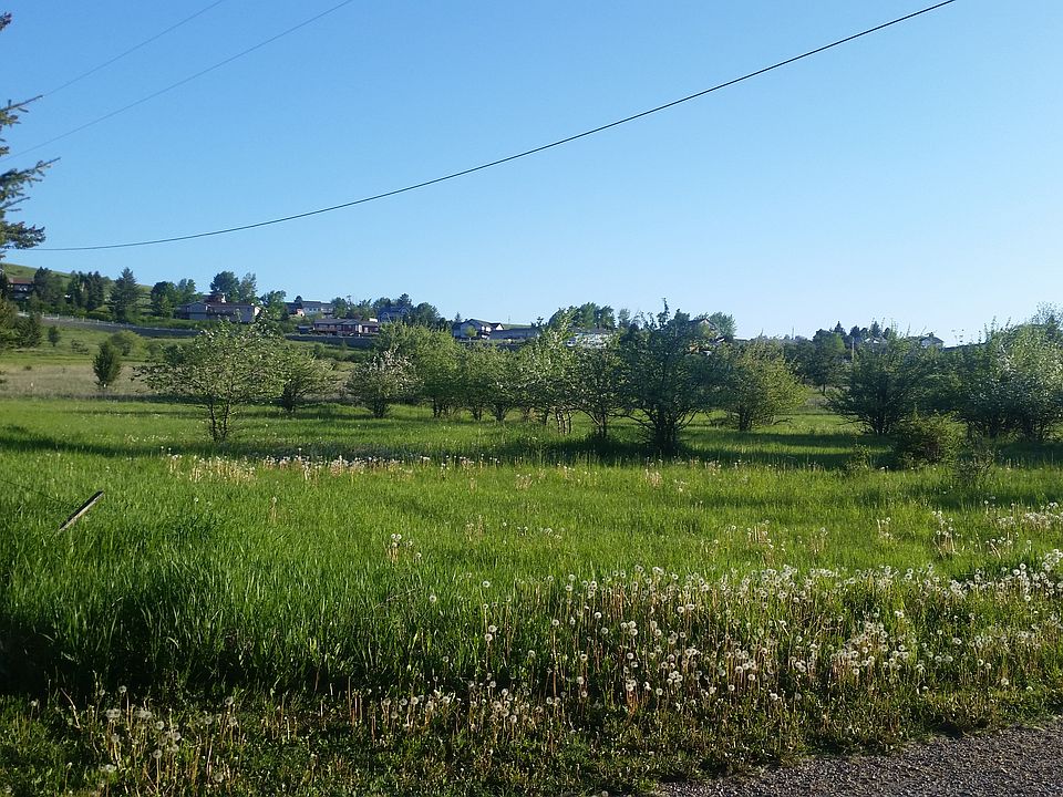 2nd image of 209 Skyline Ln