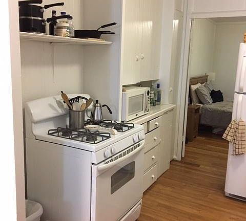 2nd image of 634 De La Vina St