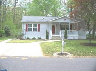 5 Edgewood Dr, Cream Ridge, NJ 08514