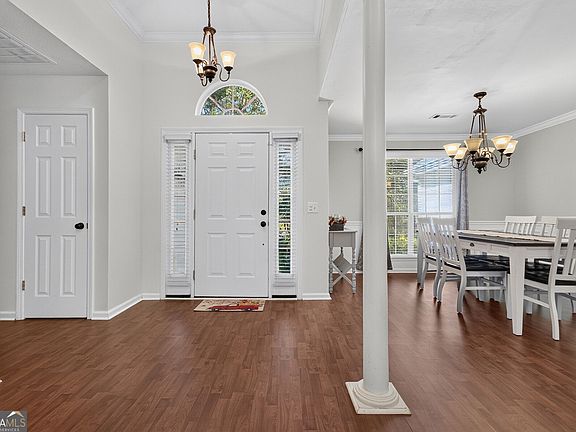 5th image of 27 Hickory Ln