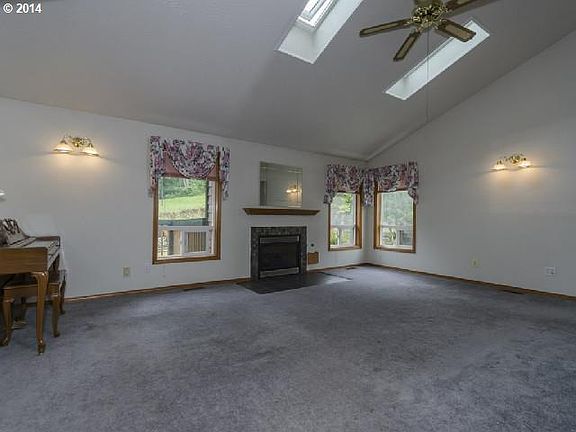 3rd image of 124 W Beacon Hill Dr