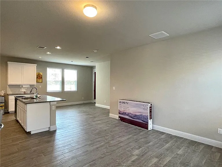 148 Riverhill Dr — Photo 5